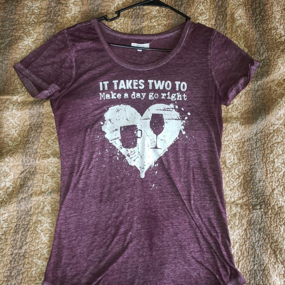 Maurices maroon graphic t